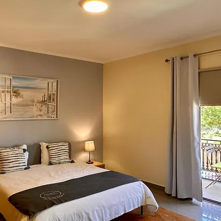 Bicos 303 - Shared Pool - 6 Guests - Albufeira אלבופיירה